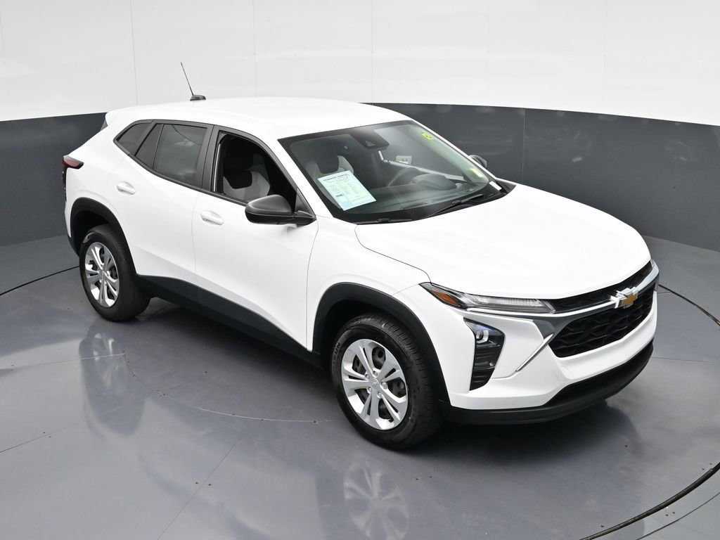 Used 2024 Chevrolet Trax LS FWD image 25