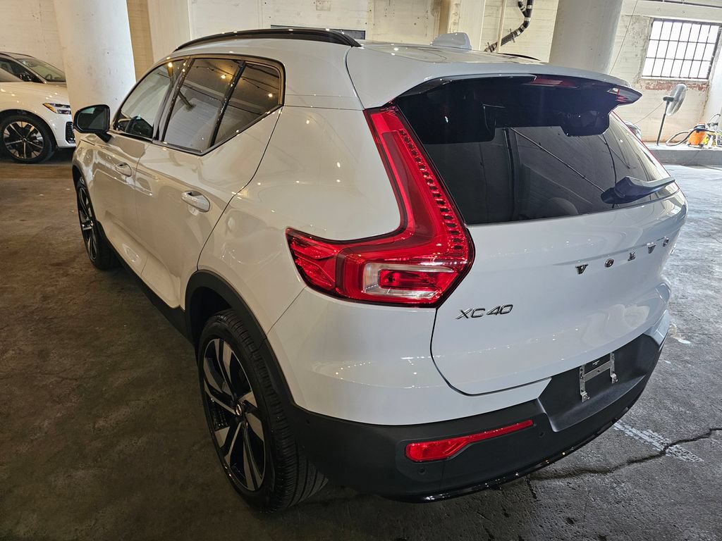 Certified 2025 Volvo XC40 B5 Ultra AWD/4WD image 2