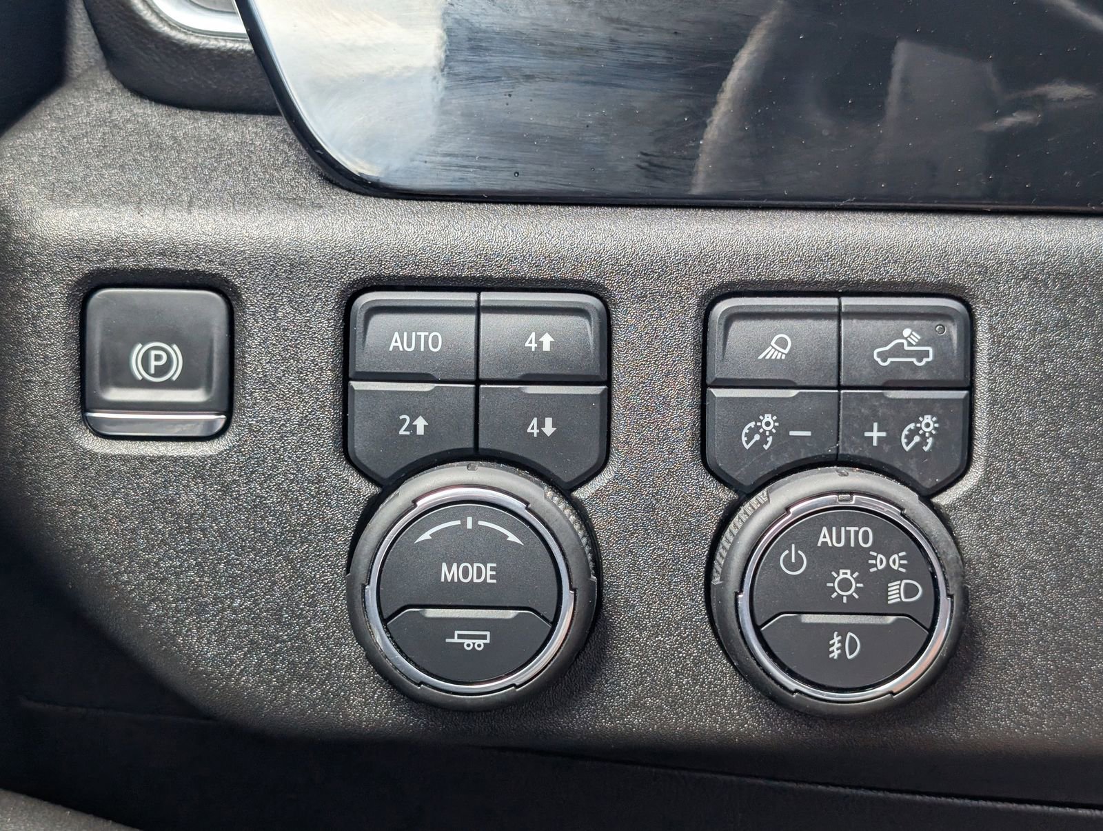 Used 2025 Chevrolet Silverado 1500 High Country w/ High Country Premium Package AWD/4WD image 8