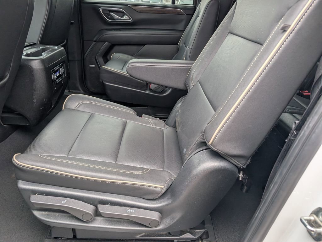 Used 2023 Chevrolet Suburban Premier image 10