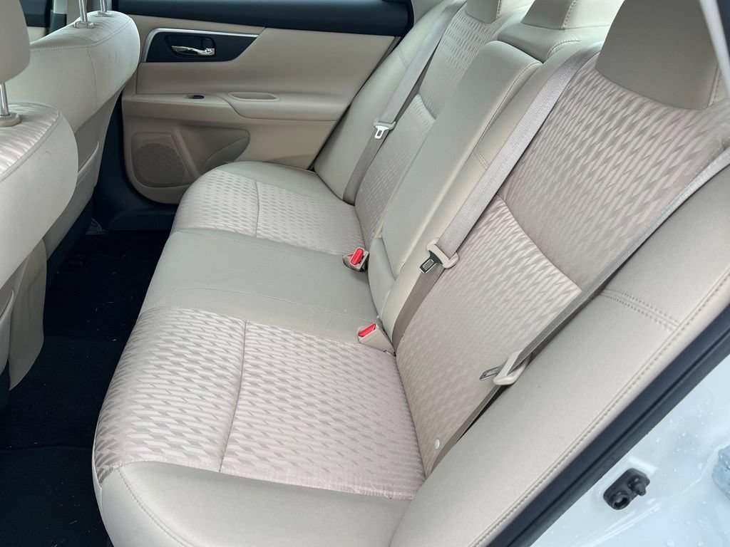 Used 2016 Nissan Altima 2.5 SV FWD image 11