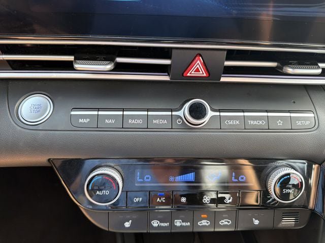Used 2024 Hyundai Elantra Limited FWD image 33