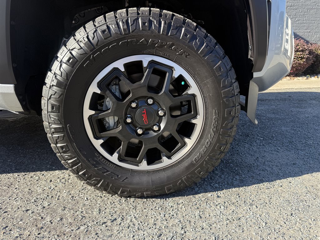 Used 2025 Toyota Tacoma TRD Off-Road image 7