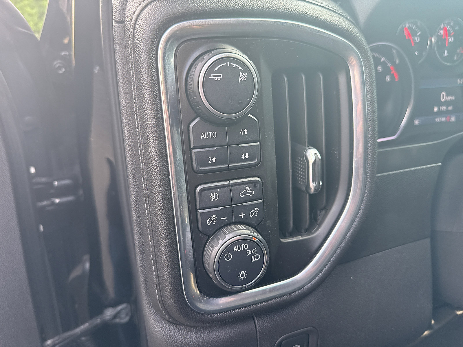 Used 2019 Chevrolet Silverado 1500 LT Trail Boss AWD/4WD image 31