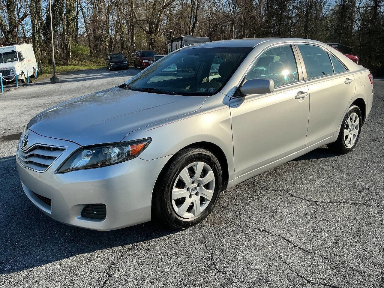 Used 2011 Toyota Camry LE FWD image 2