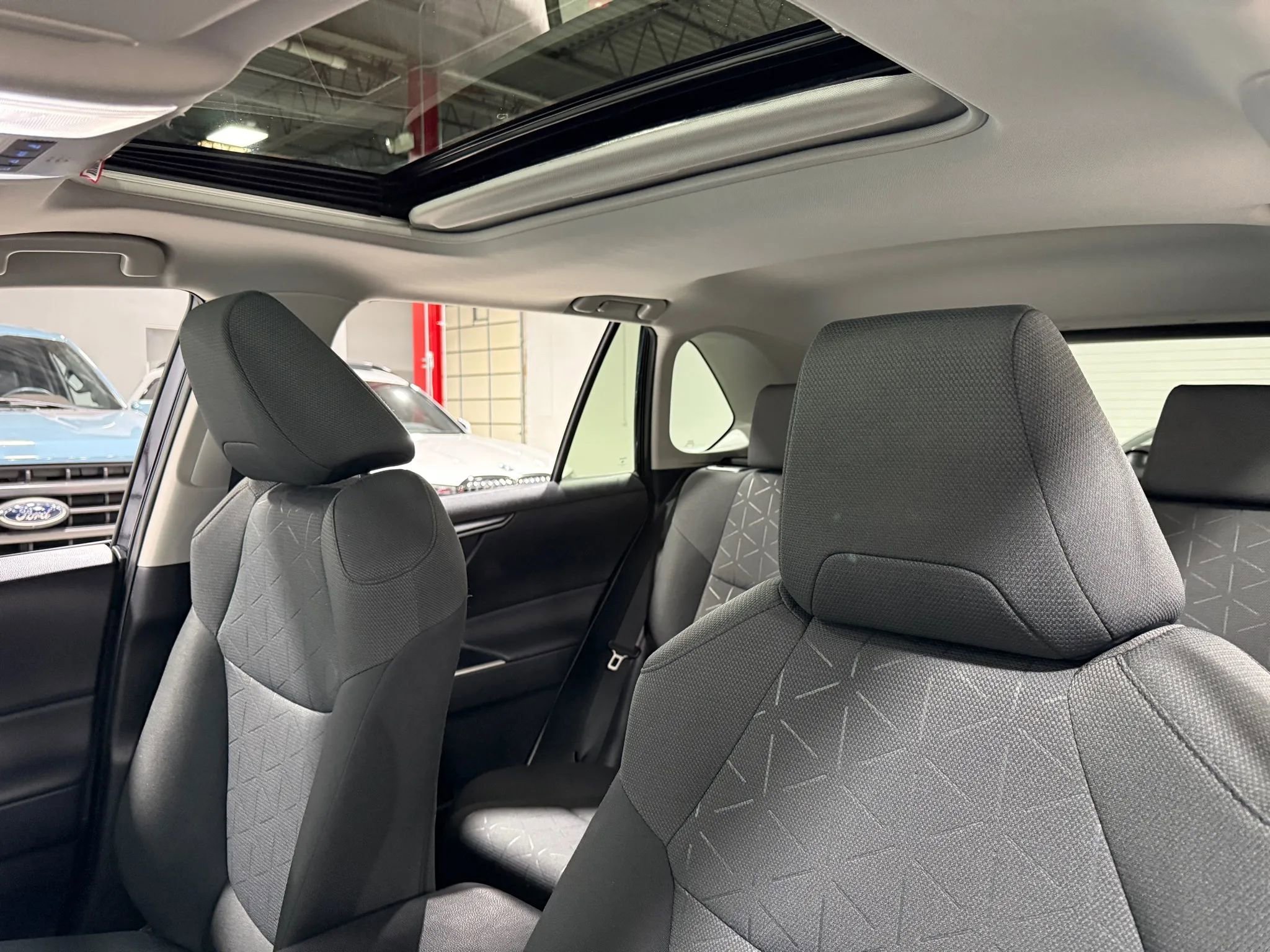 Used 2022 Toyota RAV4 XLE w/ Convenience Package image 17