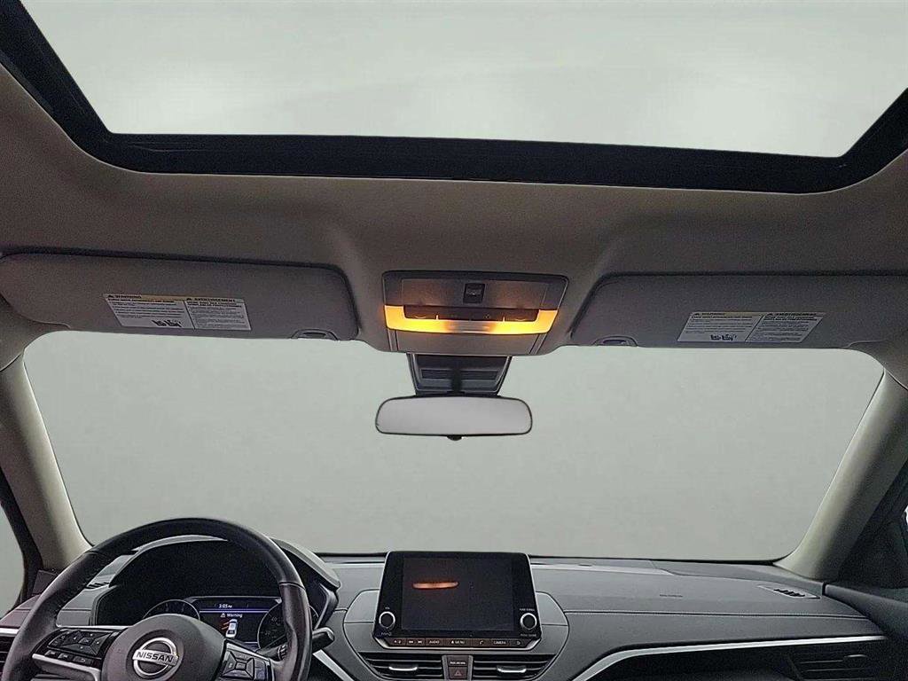 Used 2022 Nissan Altima 2.5 SV w/ SV Premium Package image 12