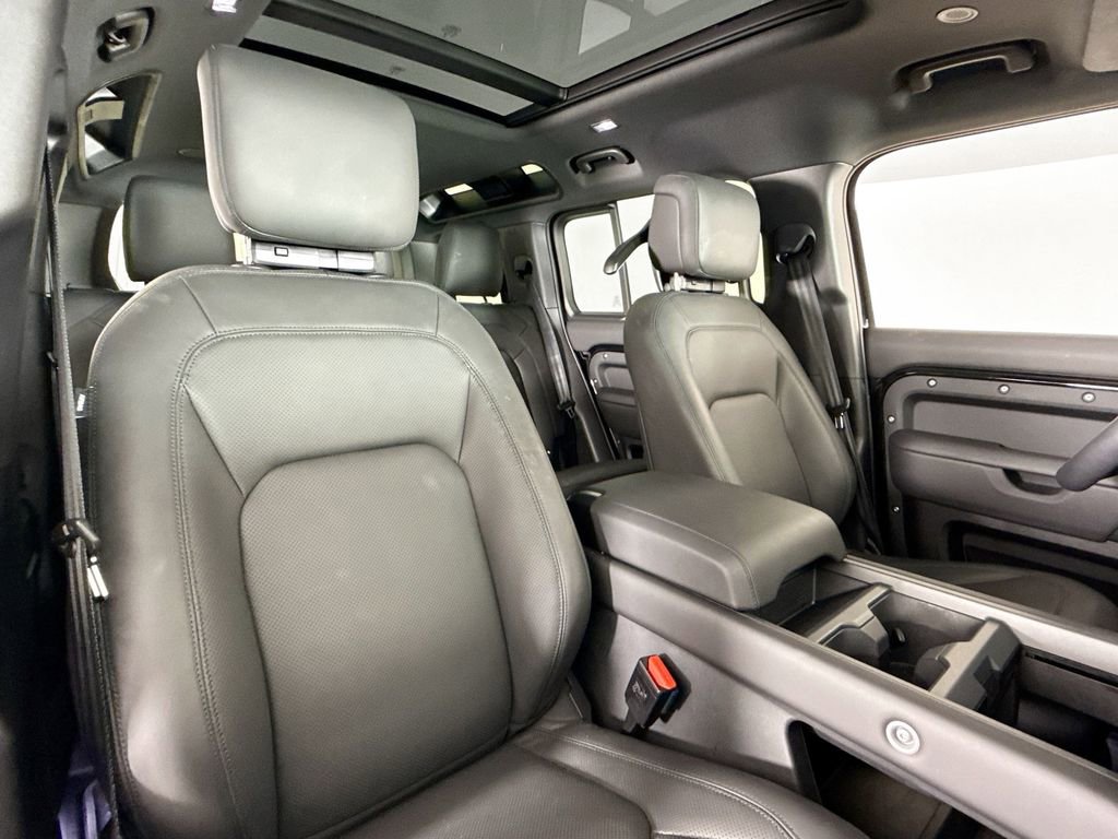 Used 2025 Land Rover Defender 110 X-Dynamic SE image 14