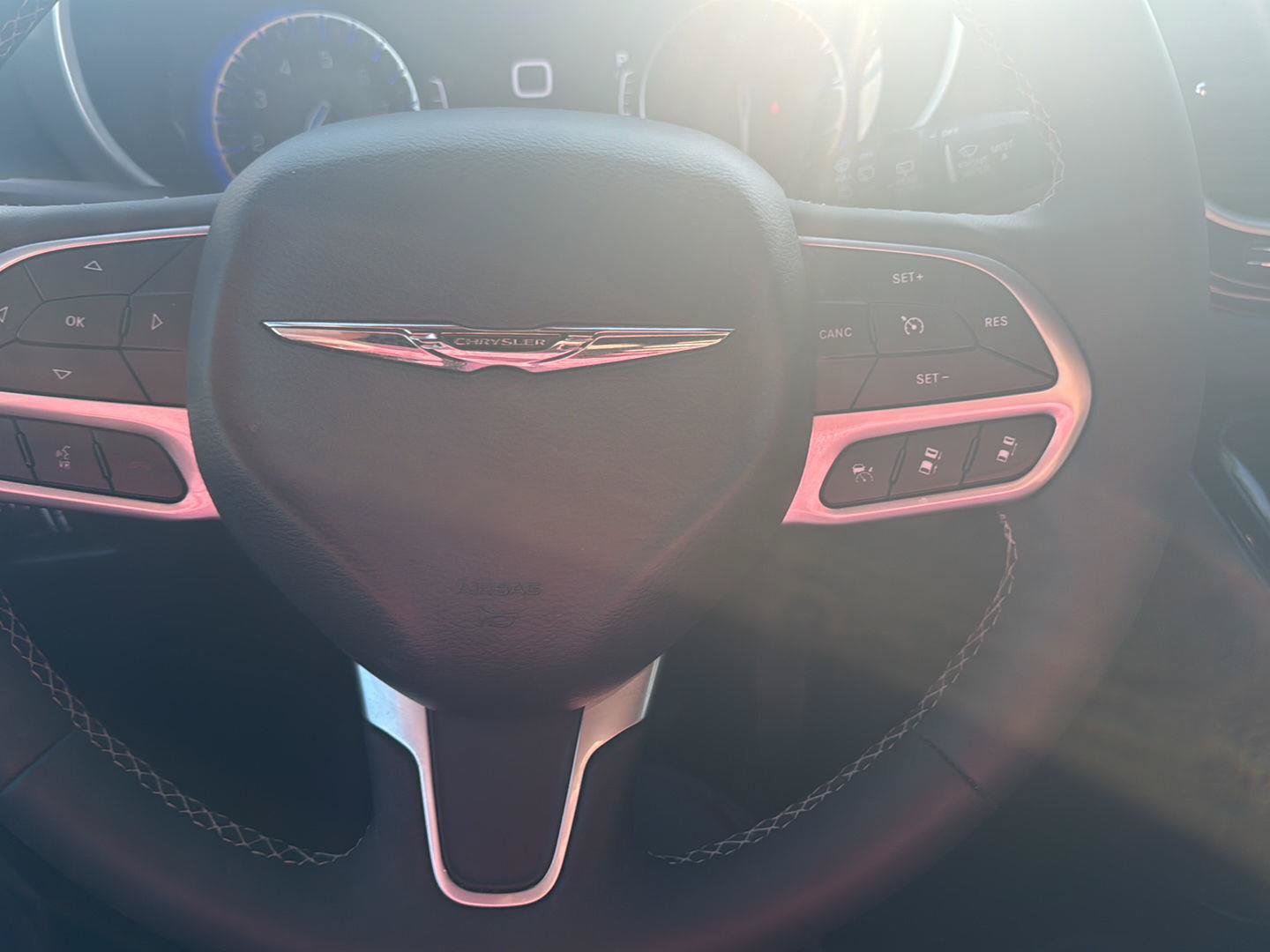 Used 2025 Chrysler Pacifica Select FWD image 12