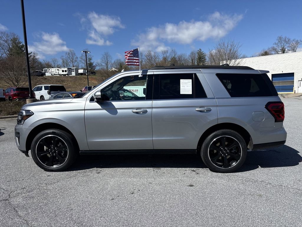 Used 2023 Ford Expedition Limited image 7