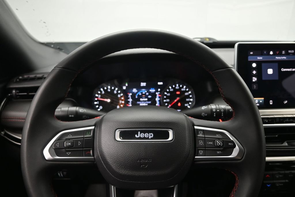 Used 2025 Jeep Compass Trailhawk AWD/4WD image 12