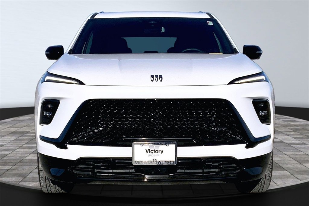 Used 2025 Buick Enclave Sport Touring image 2