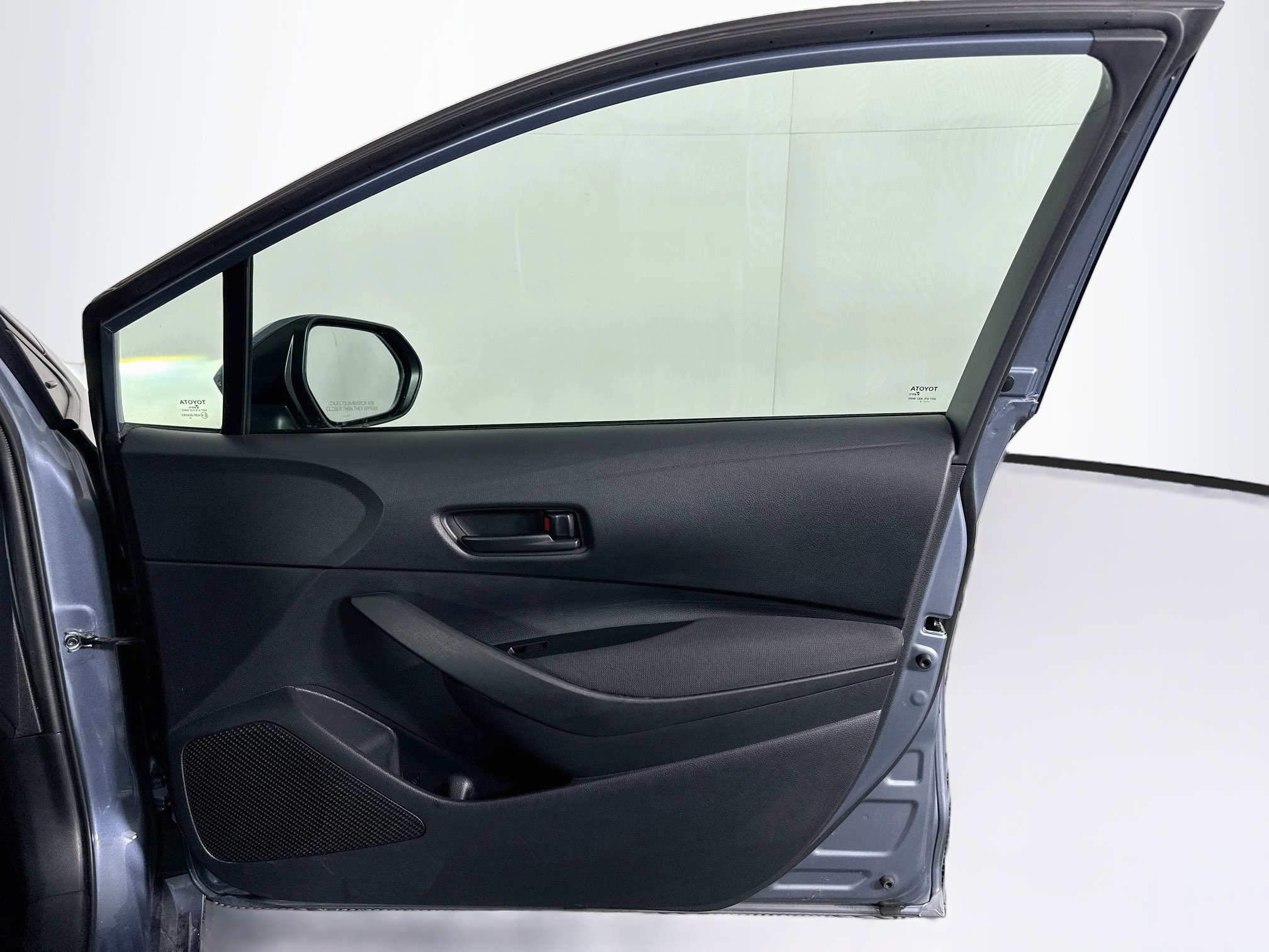 Used 2025 Toyota Corolla LE FWD image 30