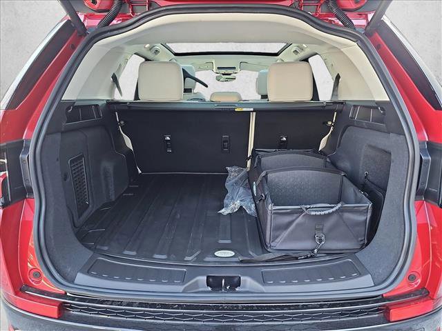 Used 2025 Land Rover Discovery Sport S image 12