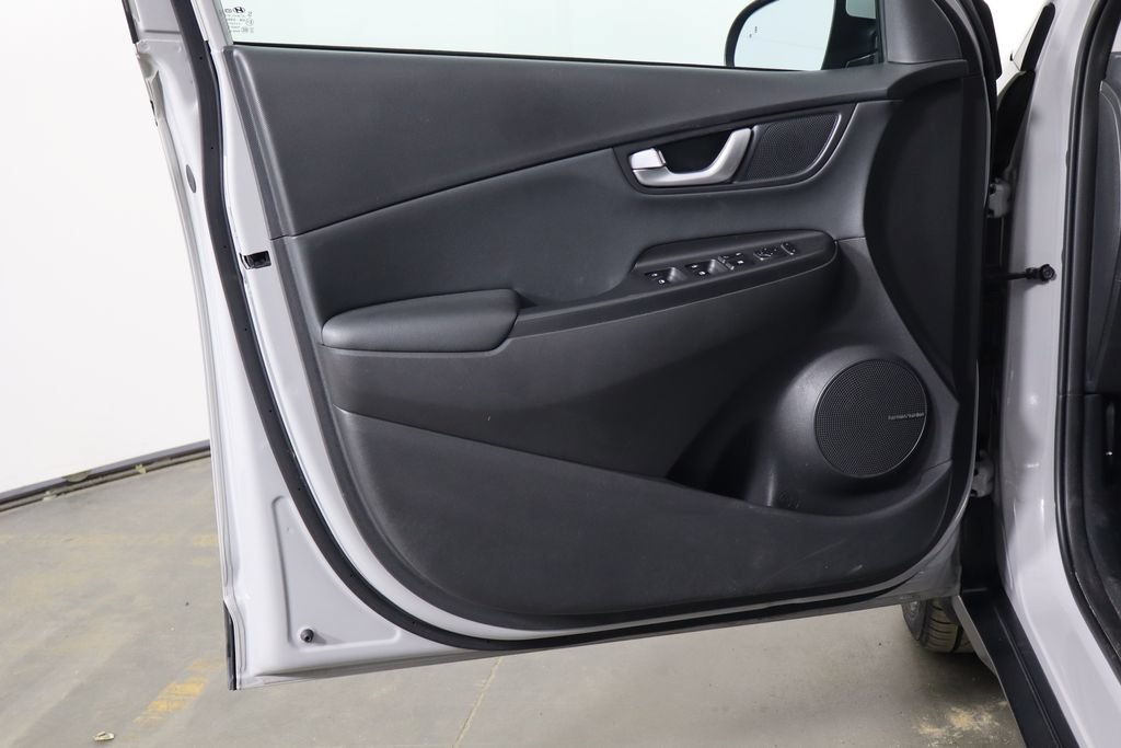 Used 2023 Hyundai Kona Limited FWD image 13