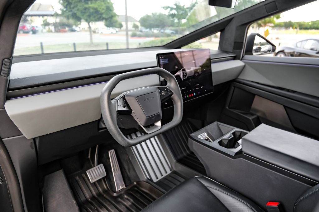 Used 2024 Tesla Cybertruck AWD Crew Cab image 11