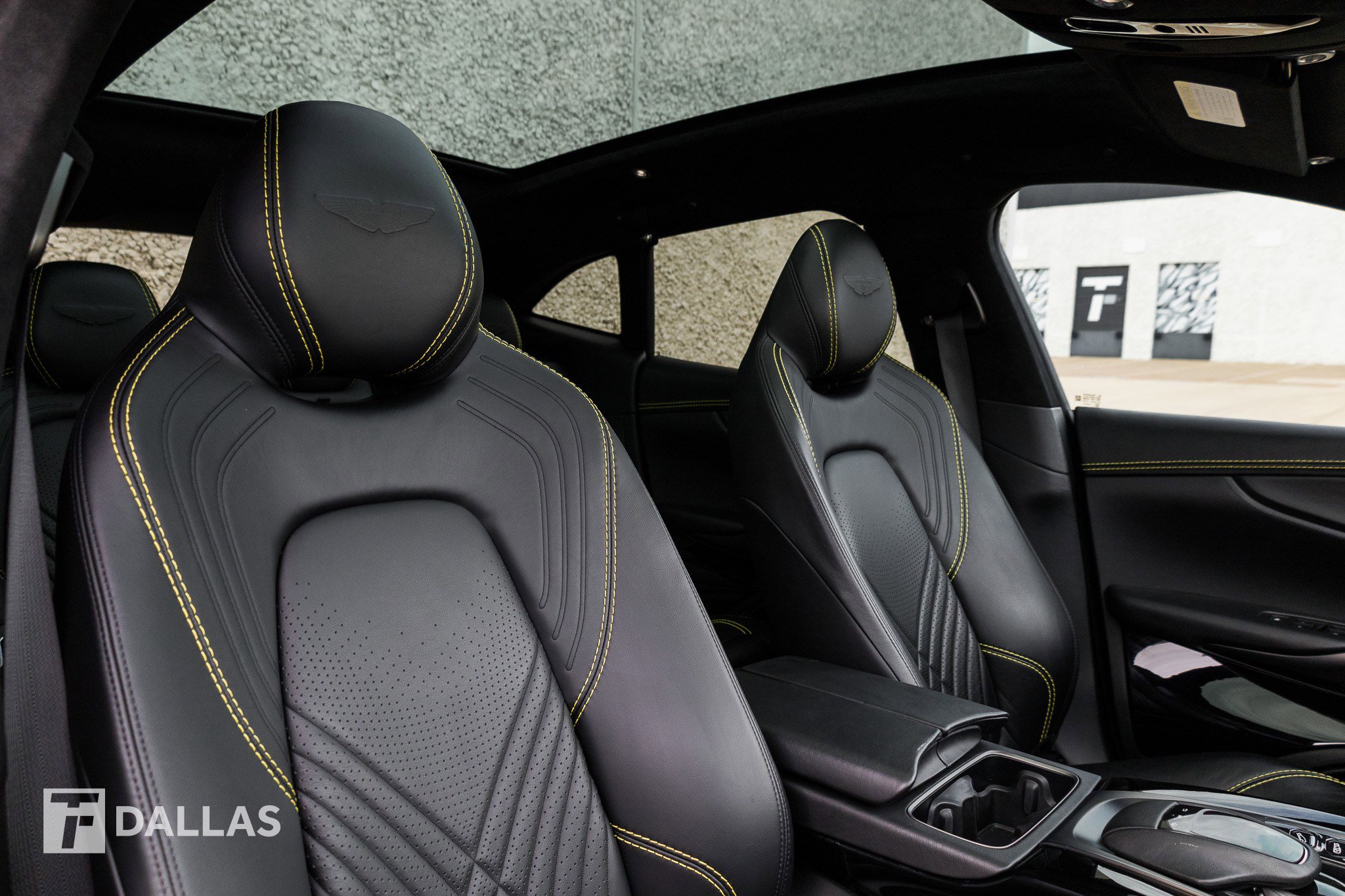 Used 2022 Aston Martin DBX image 41