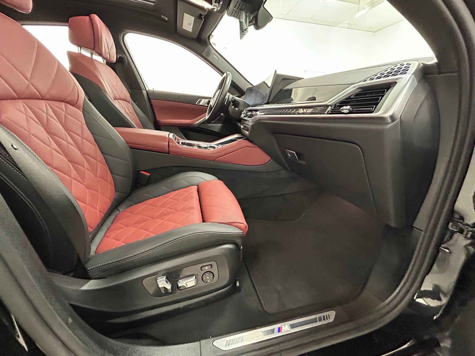 Used 2025 BMW X6 xDrive40i w/ Climate Comfort Package image 42