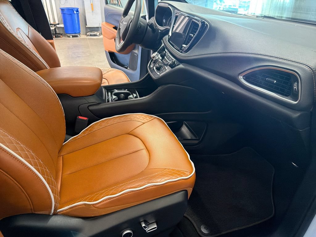 Used 2024 Chrysler Pacifica Pinnacle FWD image 19