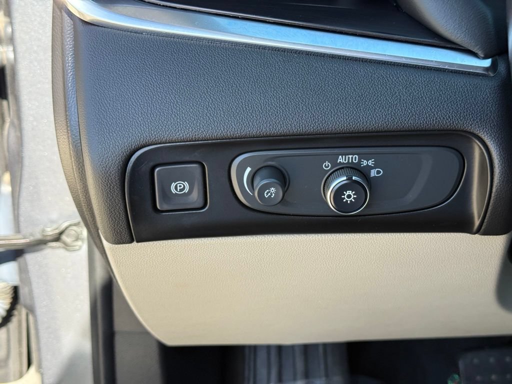 Used 2019 Buick Enclave Essence FWD image 18