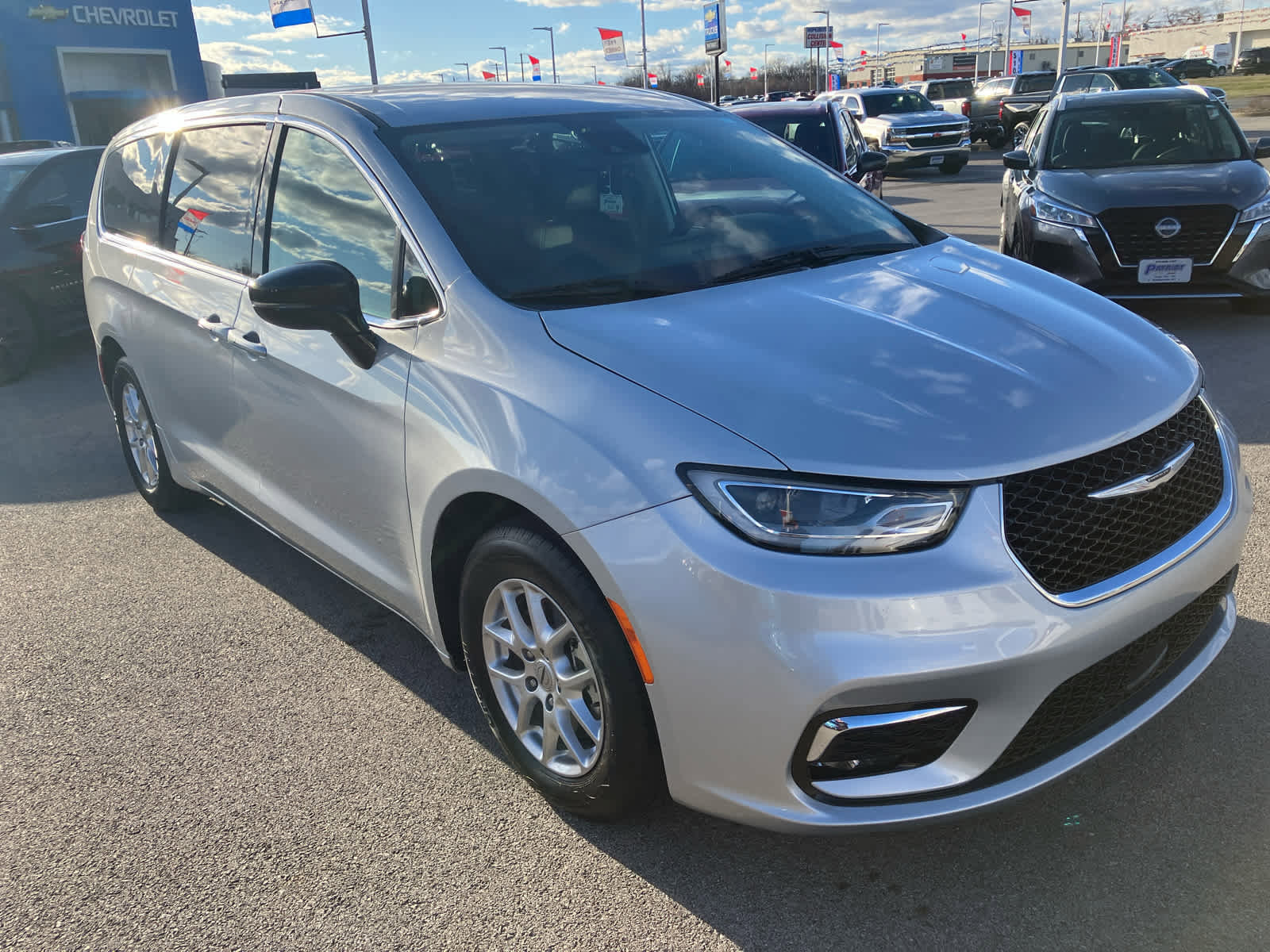 Used 2024 Chrysler Pacifica Touring-L