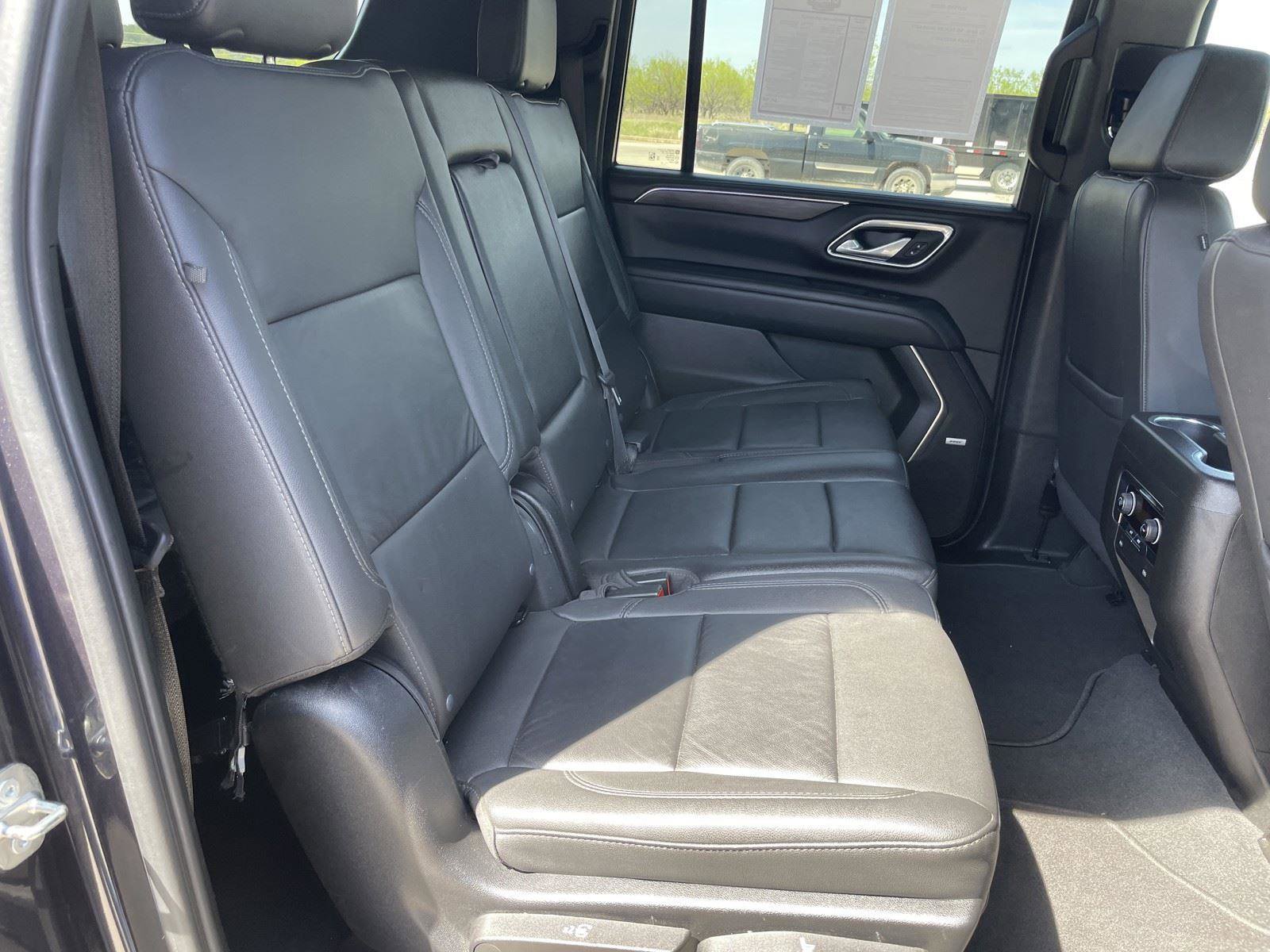 Used 2024 Chevrolet Suburban LT image 27