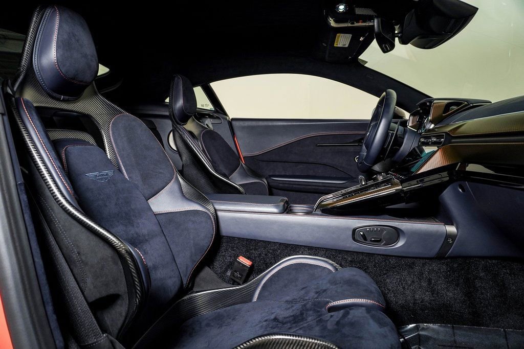 Used 2025 Aston Martin V8 Vantage Coupe image 18