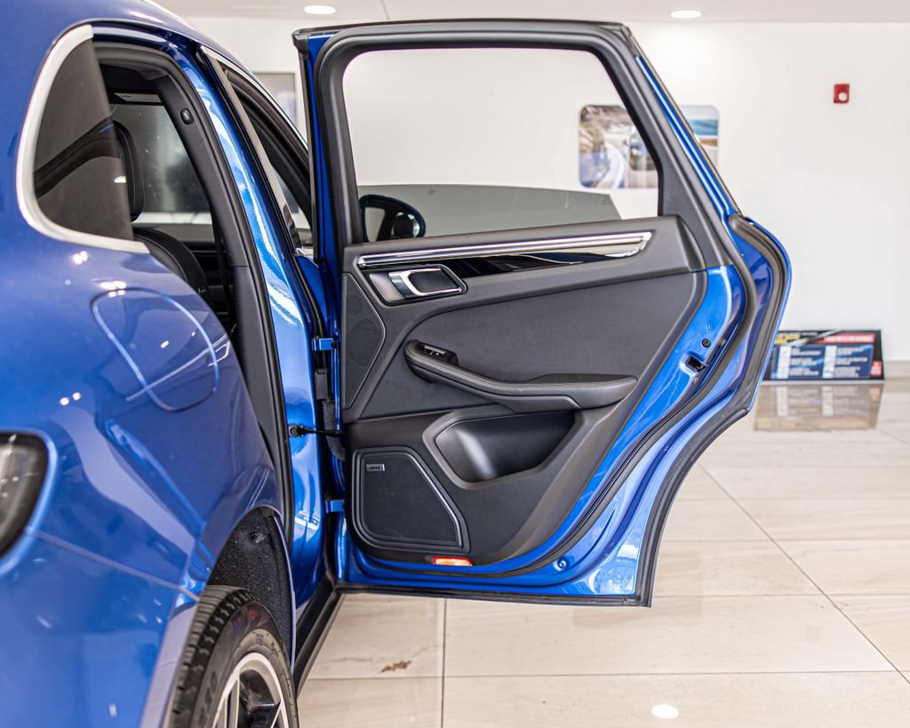 Used 2021 Porsche Macan S AWD/4WD image 41