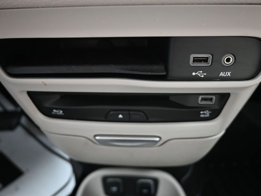 Used 2018 Chrysler Pacifica Limited image 23
