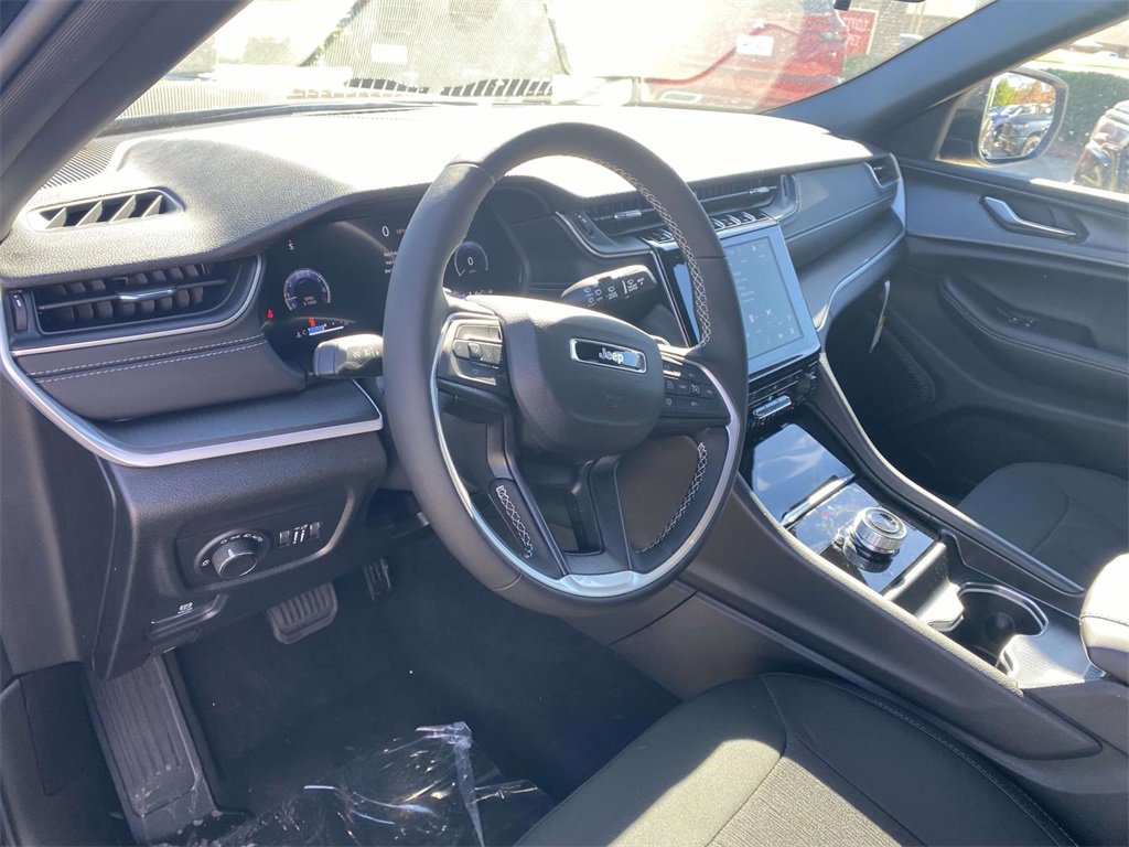 New 2025 Jeep Grand Cherokee L Laredo w/ Luxury Tech Group I image 47