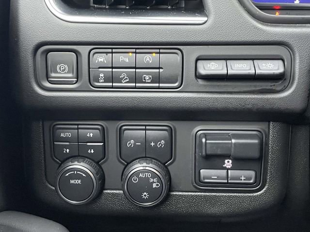 Used 2024 Chevrolet Suburban Premier image 21