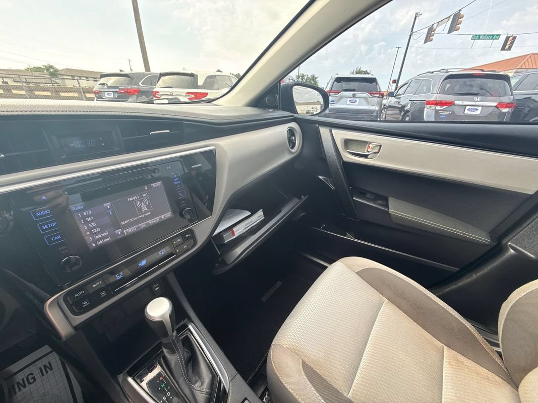 Used 2017 Toyota Corolla LE FWD image 29