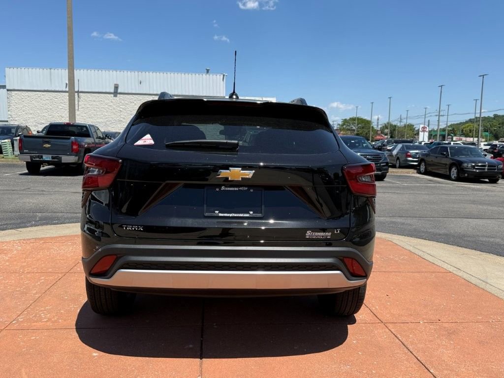 New 2026 Chevrolet Trax LT w/ LT Convenience Package FWD image 5