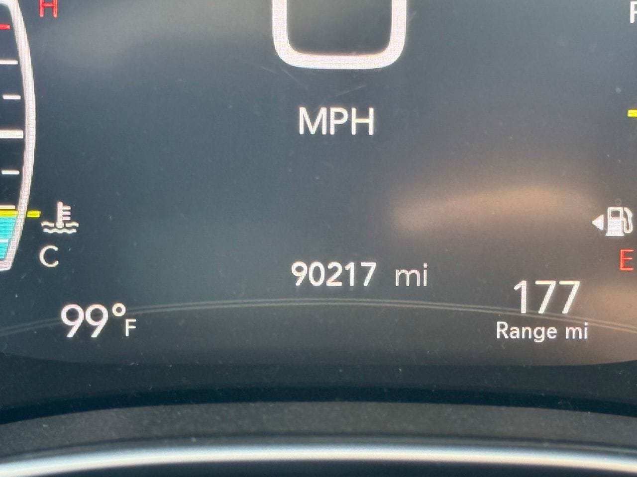 Used 2017 Chrysler Pacifica Limited w/ Advanced Safetytec Group FWD image 17