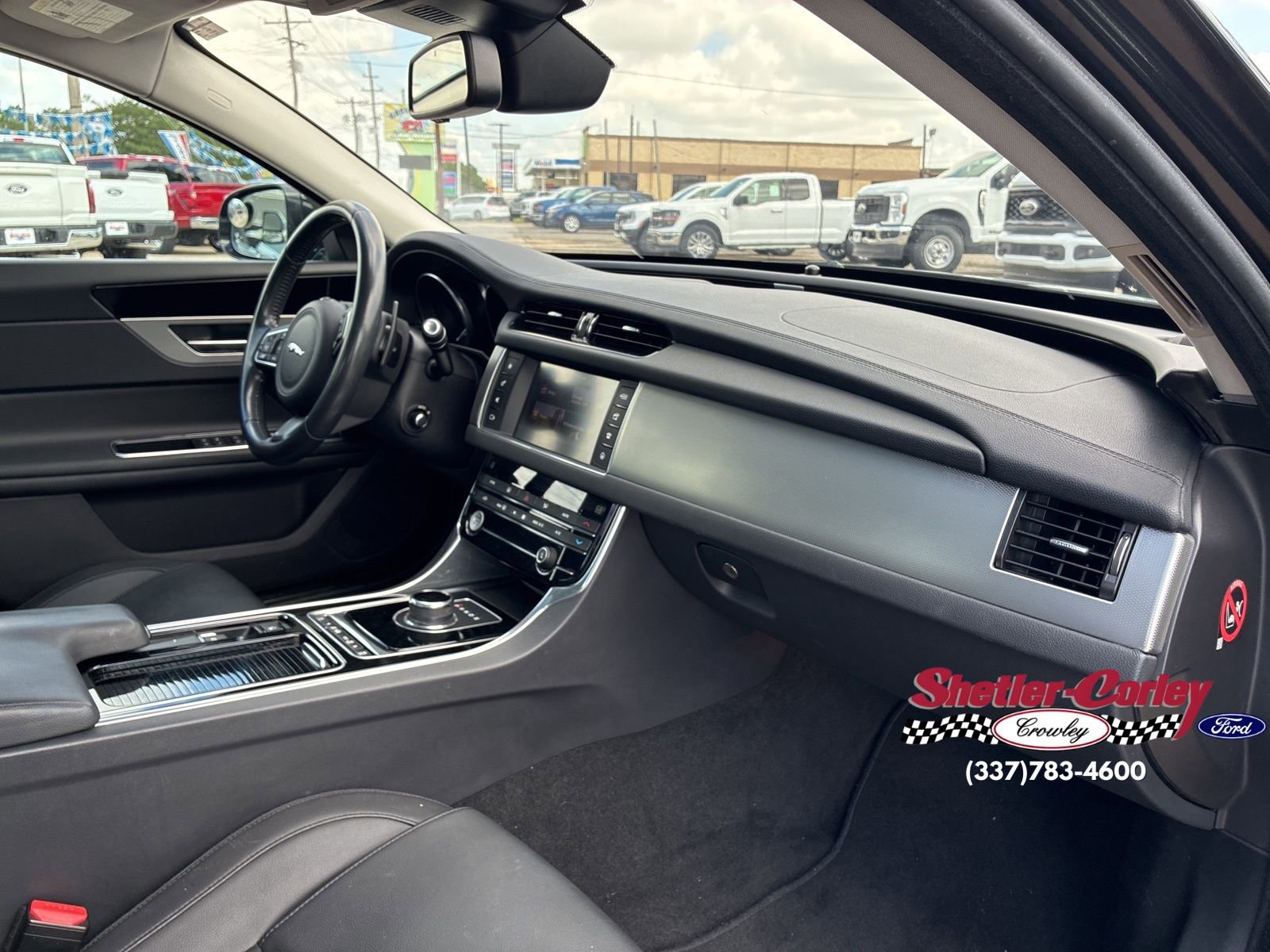 Used 2018 Jaguar XF Premium RWD image 22