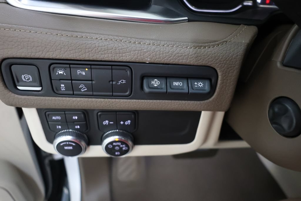 Used 2021 GMC Yukon Denali w/ LPO, Illumination Package AWD/4WD image 71