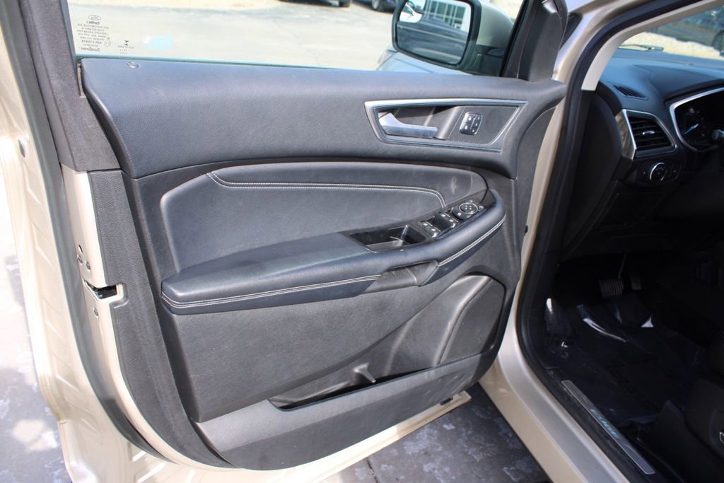 Used 2018 Ford Edge Titanium image 20