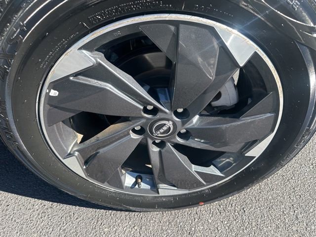 Used 2024 Nissan Rogue SV image 32