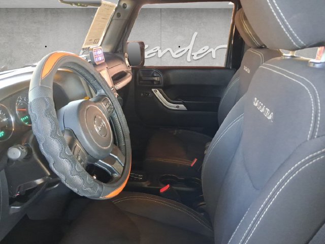 Used 2017 Jeep Wrangler Sahara AWD/4WD image 24