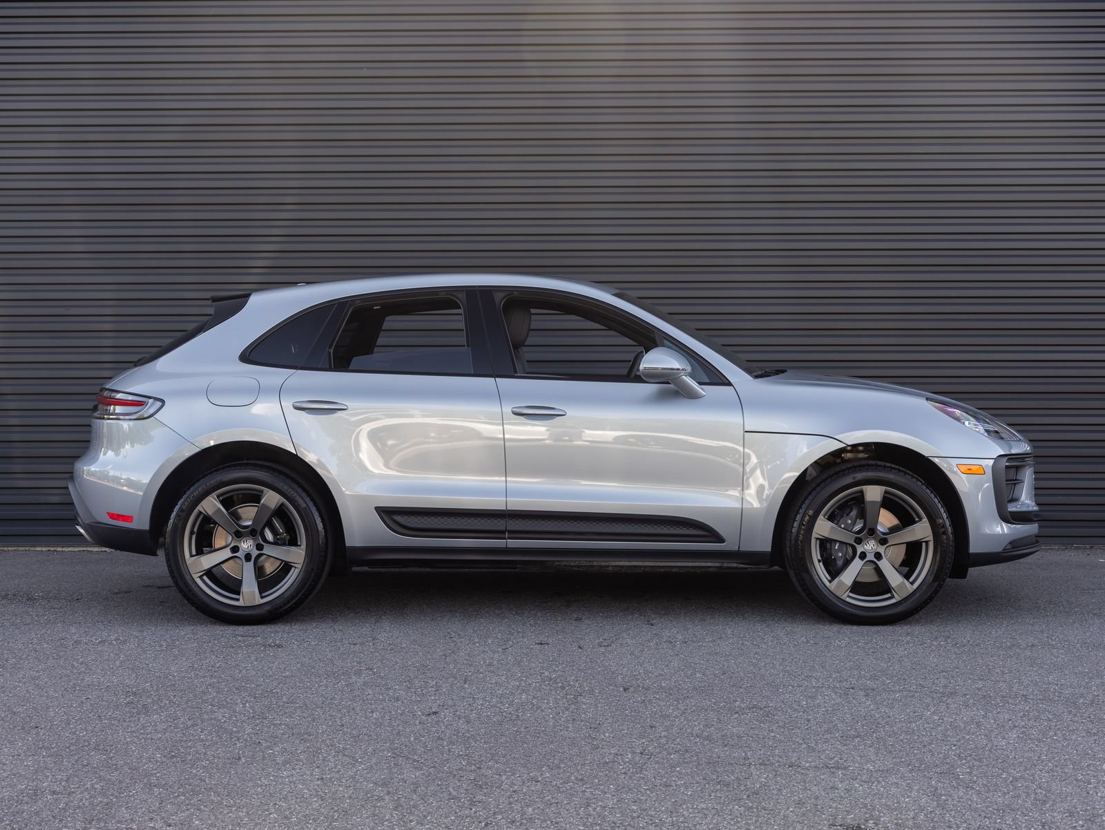 Certified 2026 Porsche Macan AWD/4WD image 8