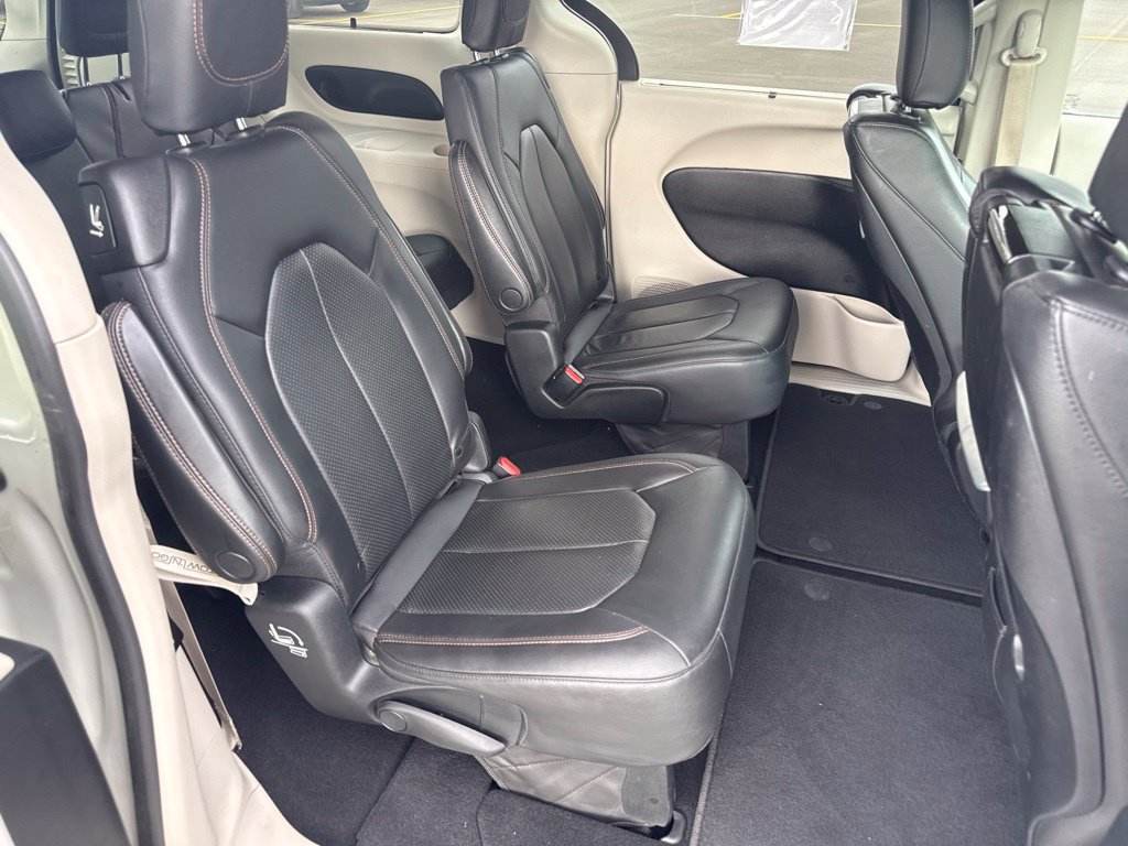 Used 2020 Chrysler Pacifica Touring-L Plus FWD image 23
