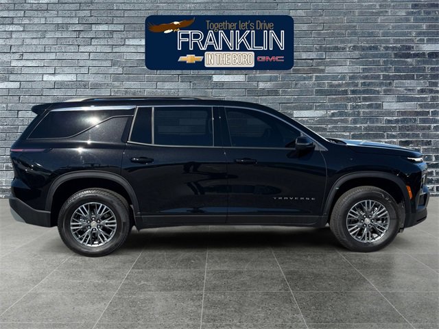 Used 2025 Chevrolet Traverse LT image 6