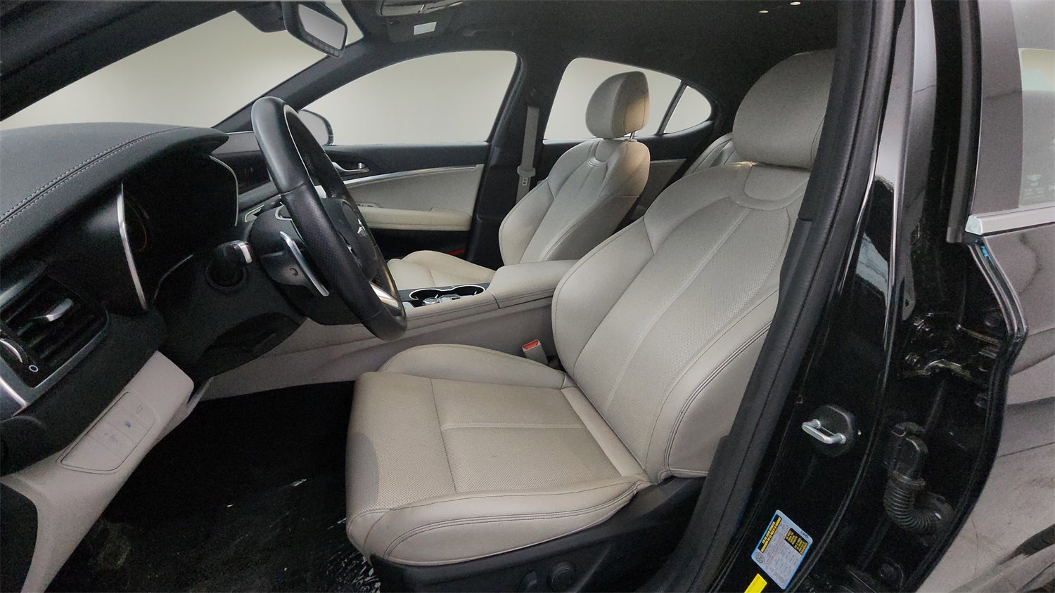 Used 2022 Genesis G70 2.0T image 17