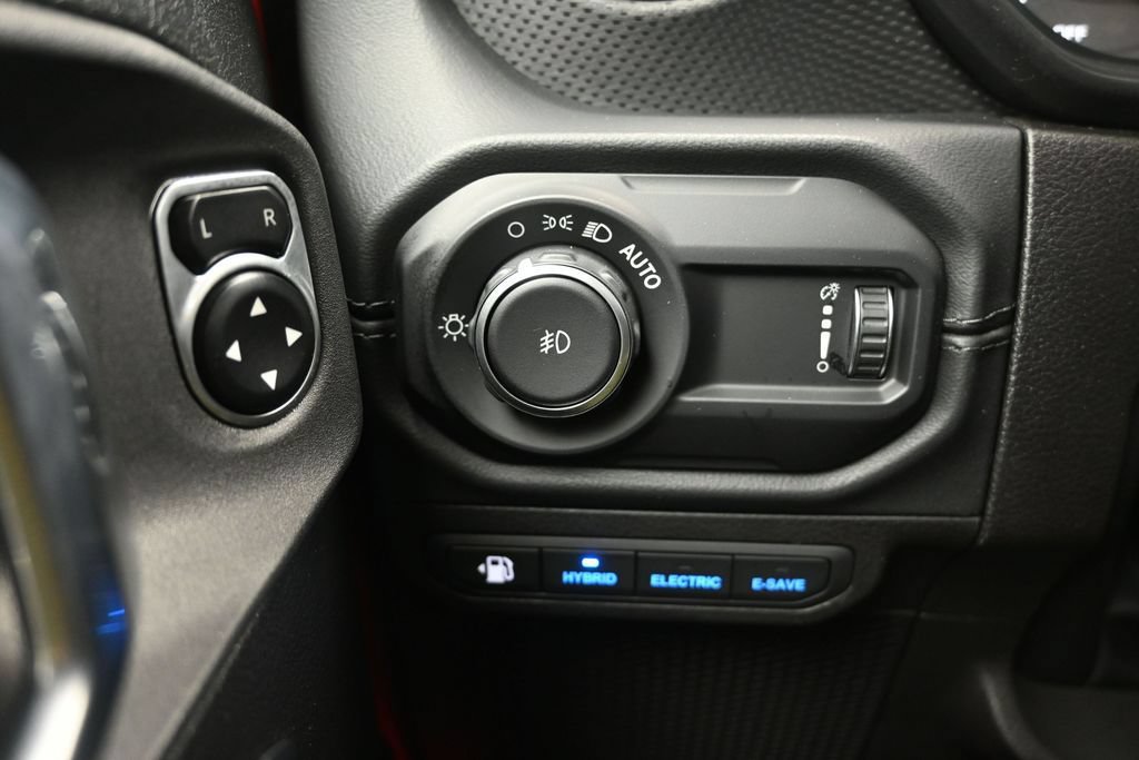 Used 2024 Jeep Wrangler Unlimited Rubicon 4xe AWD/4WD image 17