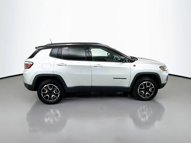 Used 2024 Jeep Compass Trailhawk image 8