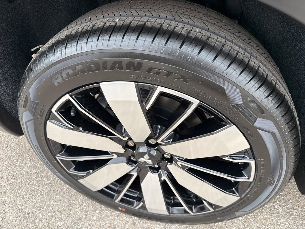 New 2025 Mitsubishi Outlander SE image 12