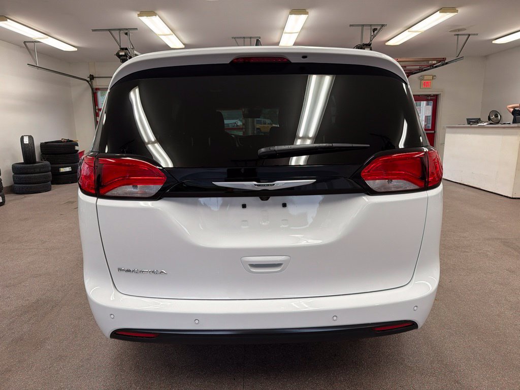 New 2027 Chrysler Pacifica LX FWD image 23