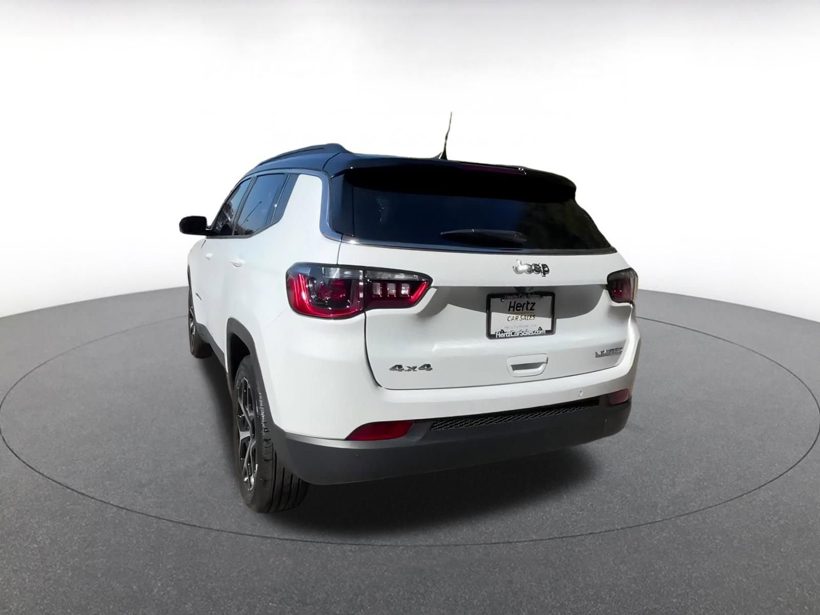 Used 2025 Jeep Compass Limited image 11