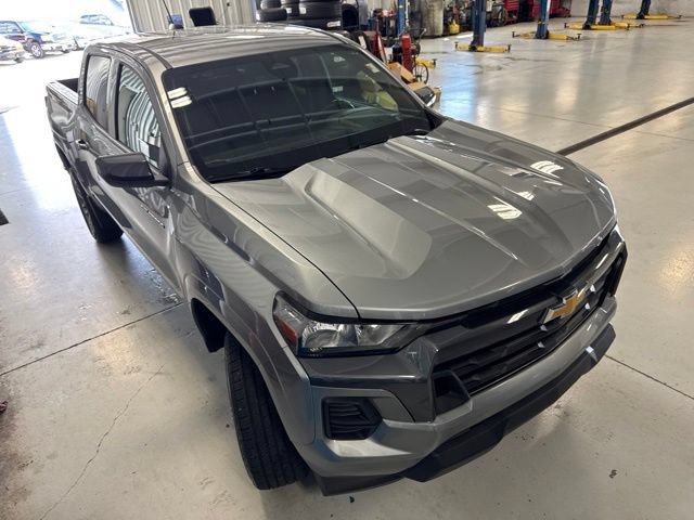 Used 2025 Chevrolet Colorado LT w/ Advanced Trailering Package AWD/4WD image 38