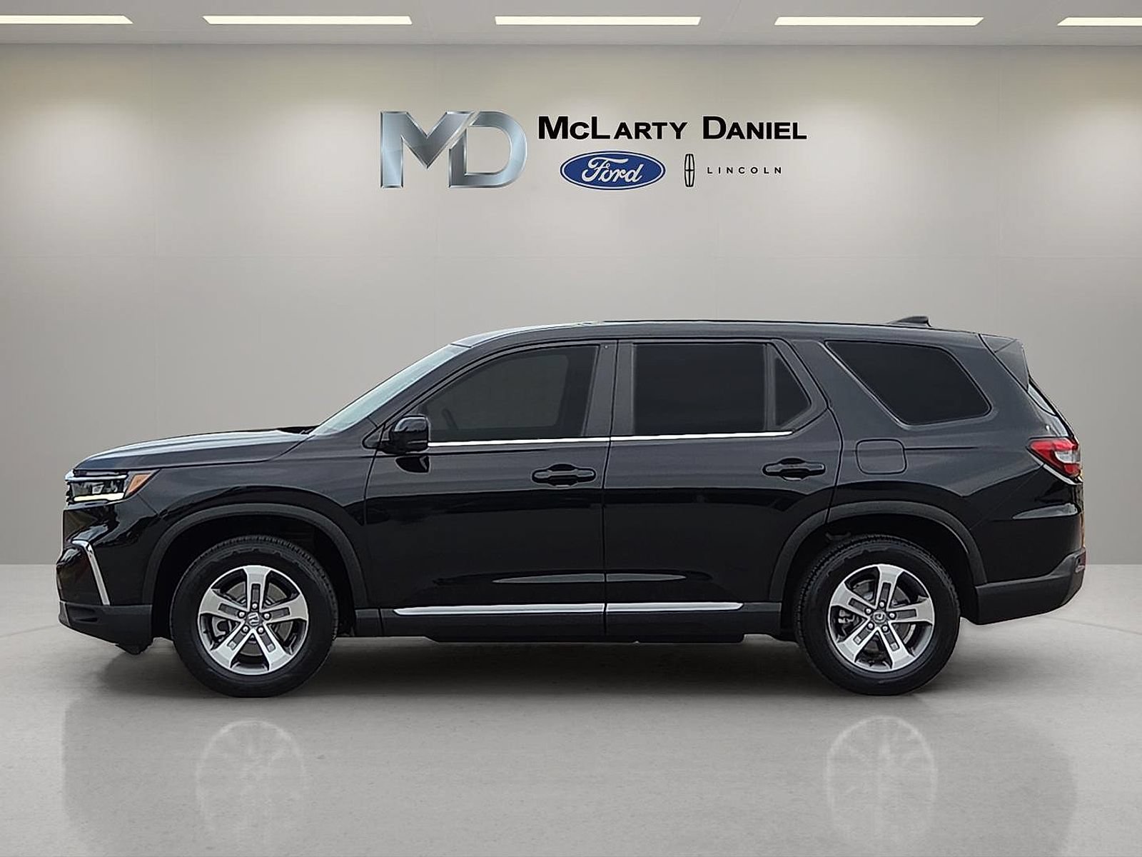 Used 2025 Honda Pilot EX-L image 3